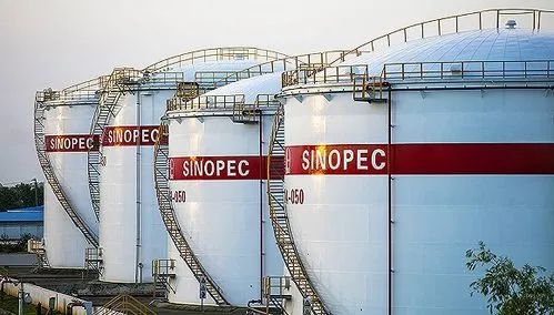 石化行业下游需求转弱,景气小幅回落(图1) 石化行业下游需求转弱,景气小幅回落(图1)