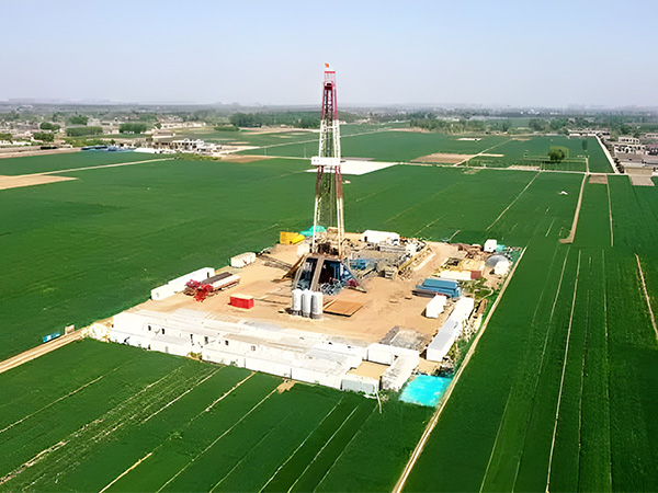 华北油田超短半径水平井技术挖潜远端剩余油(图1) 华北油田超短半径水平井技术挖潜远端剩余油(图1)